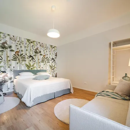 Blue Flat By Grazrentals Location & Free Parking