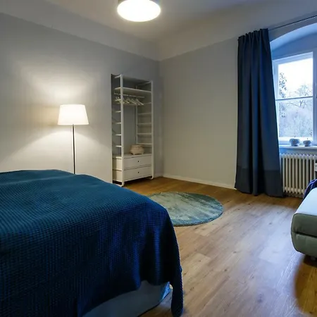 Blue Flat By Grazrentals Location & Free Parking Apartment