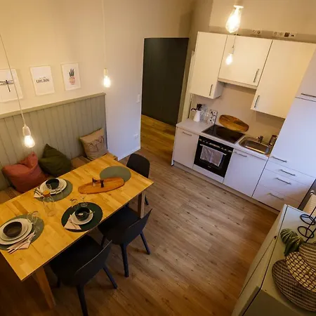 Blue Flat By Grazrentals Location & Free Parking Apartment *