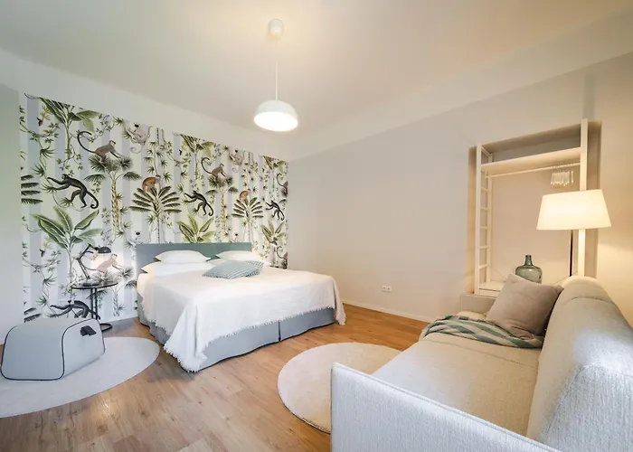 Blue Flat By Grazrentals Location & Free Parking