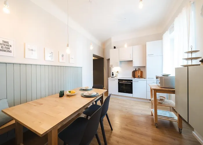 Blue Flat By Grazrentals Location & Free Parking Apartment *