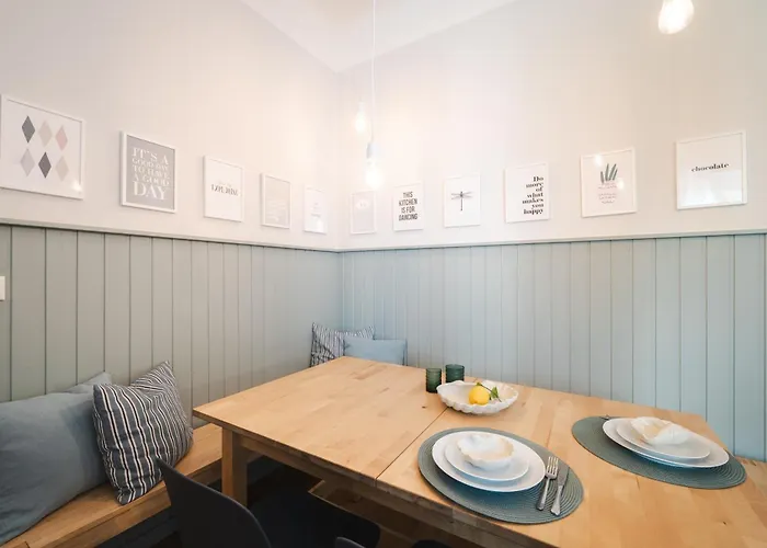 Blue Flat By Grazrentals 2 Bedrooms For Groups & Free Parking *